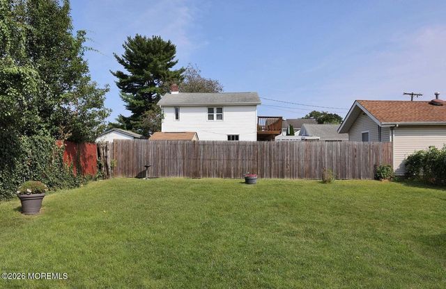 11 Cedar Avenue, North Middletown, NJ 07748