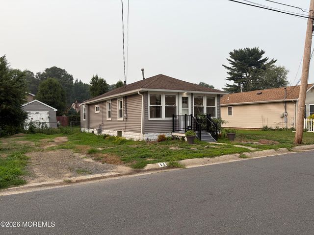 11 Cedar Avenue, North Middletown, NJ 07748