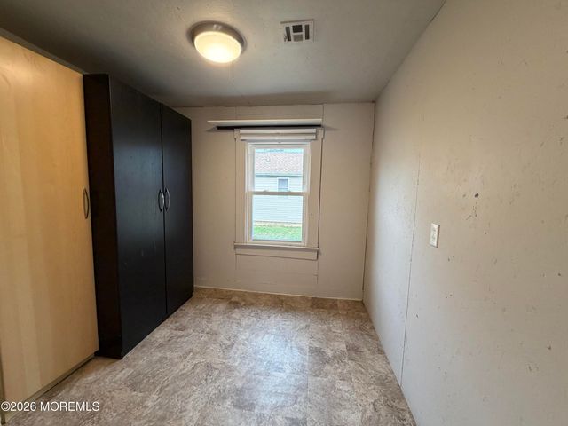 11 Cedar Avenue, North Middletown, NJ 07748