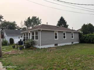 11 Cedar Avenue, North Middletown, NJ 07748