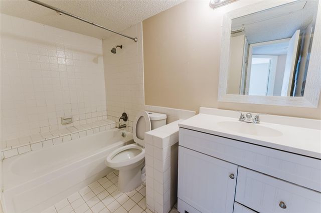 2818 S Bartell 34, Houston, TX 77054