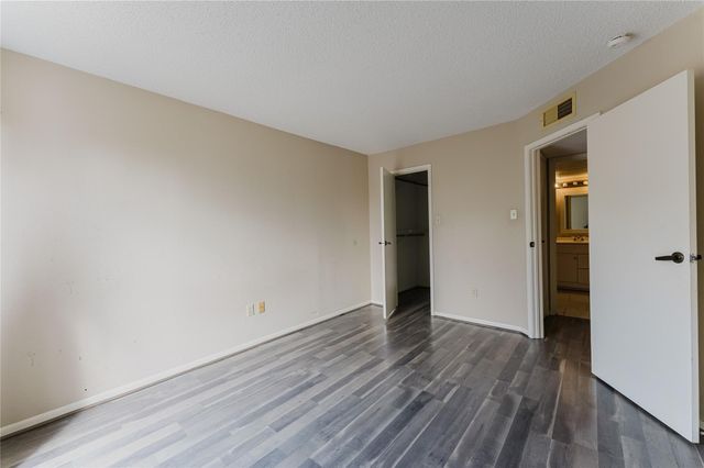 2818 S Bartell 34, Houston, TX 77054