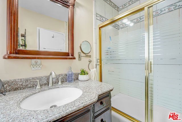 7523 N Ontario Street, Burbank, CA 91504