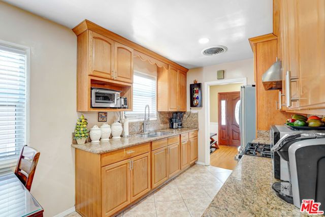 7523 N Ontario Street, Burbank, CA 91504