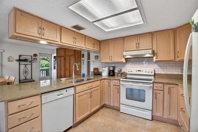 12122 W GULF BREEZE COURT, Crystal River, FL 34429