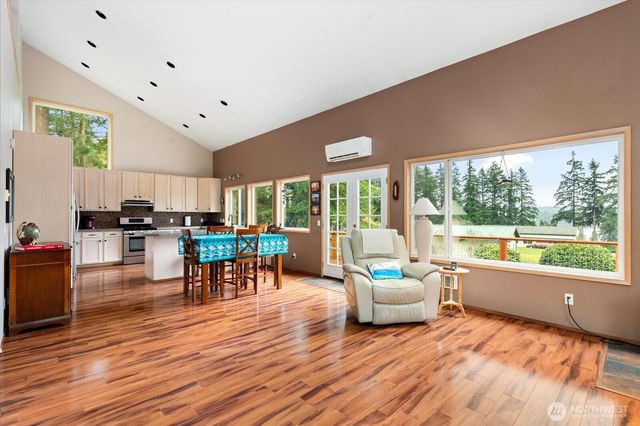 5296 Slocum Way, Freeland, WA 98249