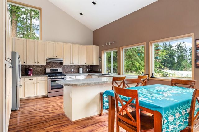 5296 Slocum Way, Freeland, WA 98249