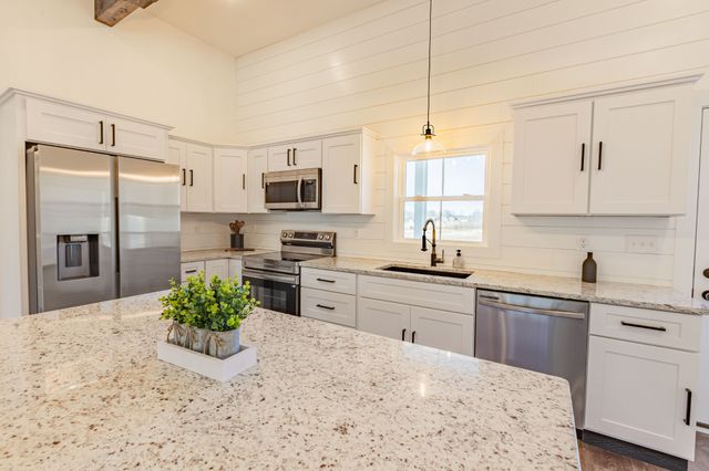 1248 Lowery Rd, Walling, TN 38587