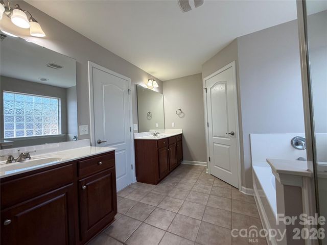 3215 Shadowy Retreat Drive, Matthews, NC 28104