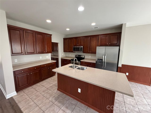 3215 Shadowy Retreat Drive, Matthews, NC 28104