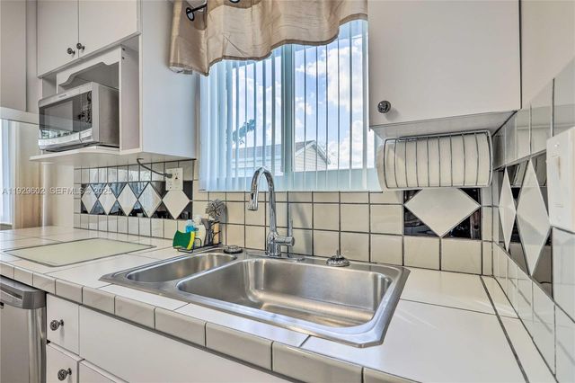 19662 SW 120th Ave, Miami, FL 33177