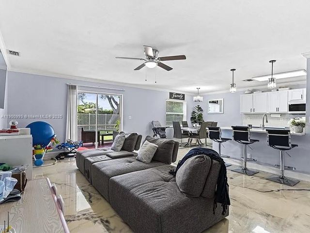 6627 Rainwood Cove Ln, Lake Worth, FL 33463