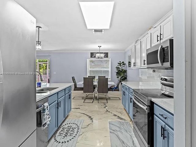 6627 Rainwood Cove Ln, Lake Worth, FL 33463