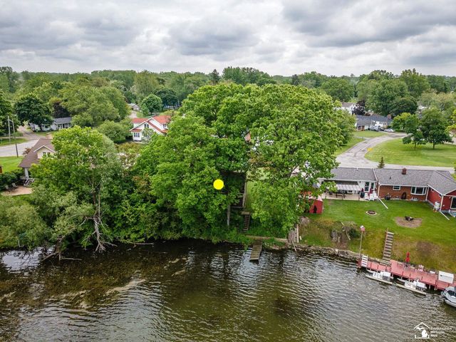 27145 James Avenue, Flat Rock, MI 48134