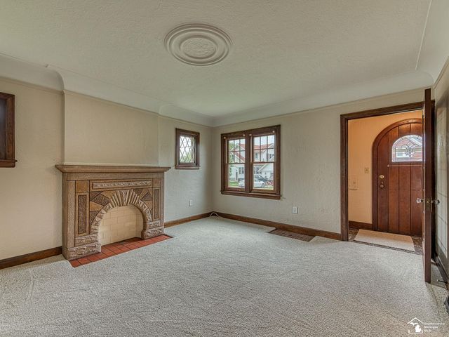 27145 James Avenue, Flat Rock, MI 48134