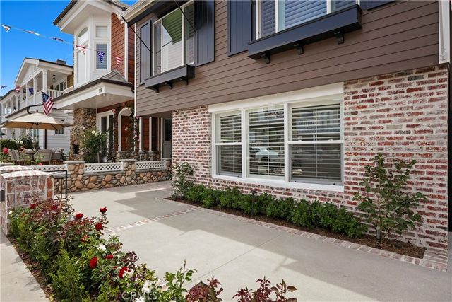 121 Topaz Ave, Newport Beach, CA 92662