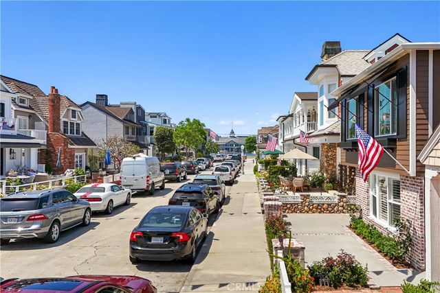 121 Topaz Ave, Newport Beach, CA 92662