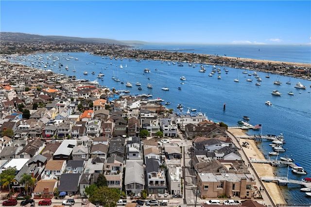 121 Topaz Ave, Newport Beach, CA 92662