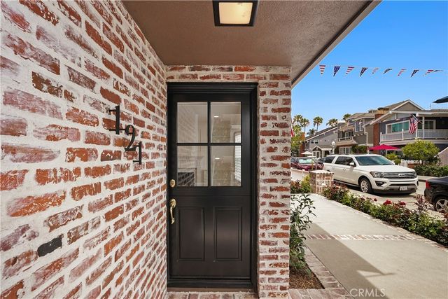 121 Topaz Ave, Newport Beach, CA 92662