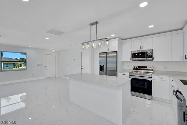 2134 SW 2nd CT, Cape Coral, FL 33991