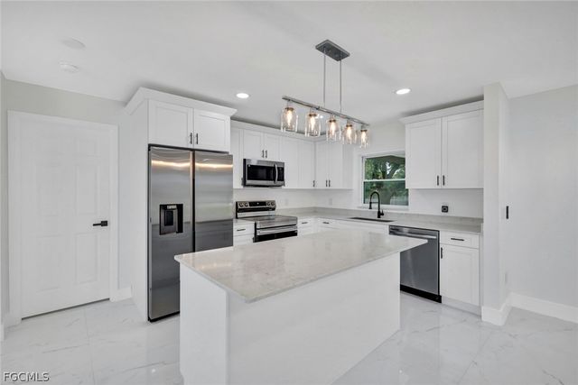 2134 SW 2nd CT, Cape Coral, FL 33991