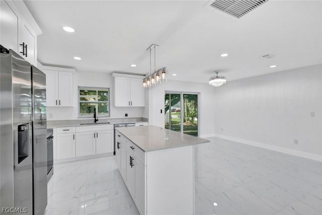 2134 SW 2nd CT, Cape Coral, FL 33991