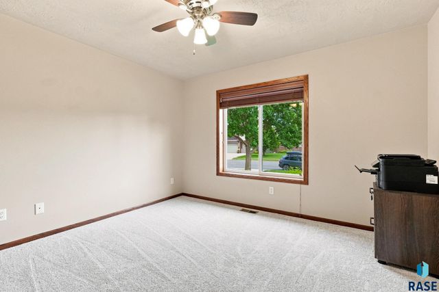 2600 E Kensington St Street, Sioux Falls, SD 57108