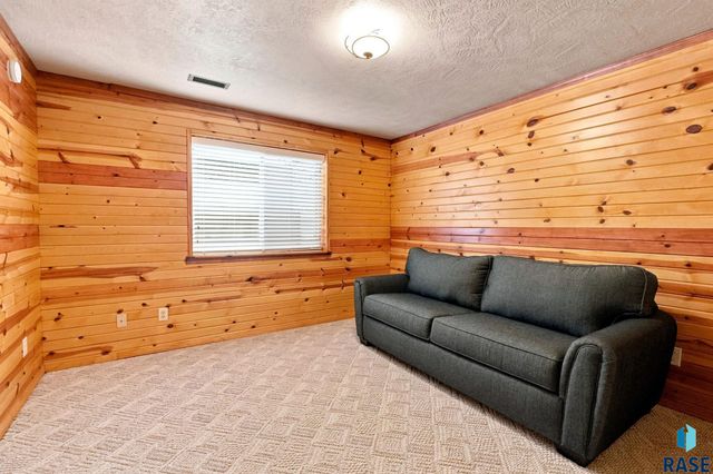 2600 E Kensington St Street, Sioux Falls, SD 57108