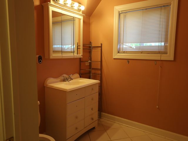 2911 EMMAUS Avenue, Zion, IL 60099