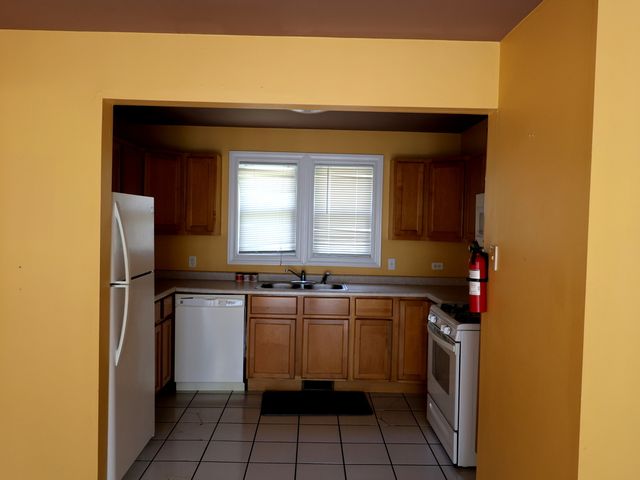 2911 EMMAUS Avenue, Zion, IL 60099