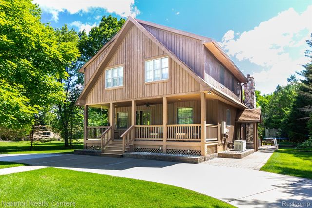 8706 Buckland Drive, Northfield Township, MI 48178
