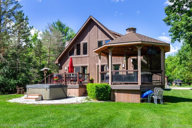 8706 Buckland Drive, Northfield Township, MI 48178