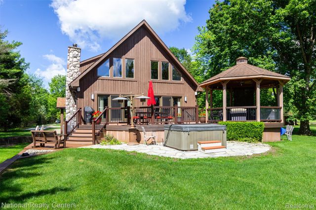 8706 Buckland Drive, Northfield Township, MI 48178