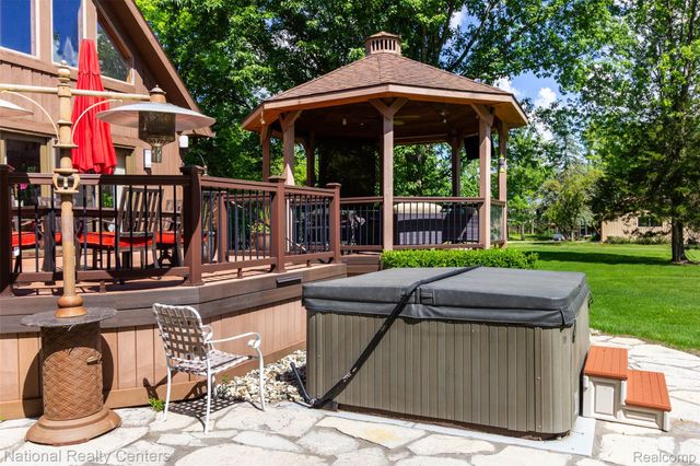8706 Buckland Drive, Northfield Township, MI 48178