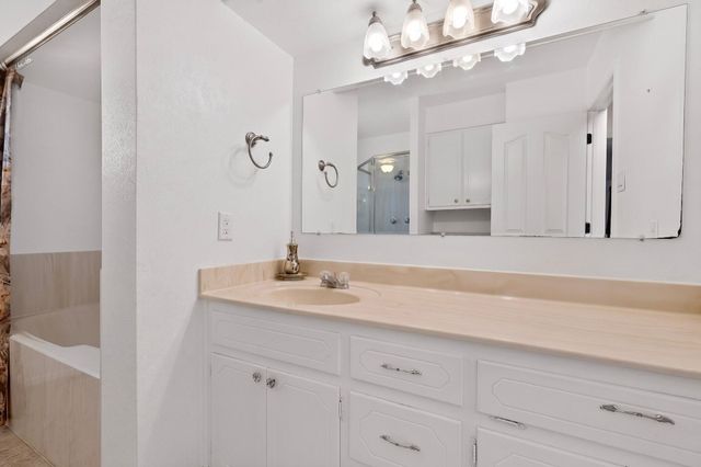 407 C De Baca Lane NW, Albuquerque, NM 87114