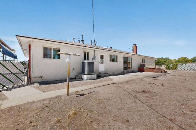 407 C De Baca Lane NW, Albuquerque, NM 87114
