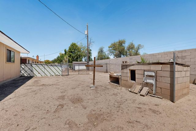 407 C De Baca Lane NW, Albuquerque, NM 87114