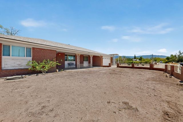 407 C De Baca Lane NW, Albuquerque, NM 87114