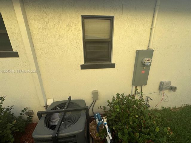 141 W 16th St, Riviera Beach, FL 33404