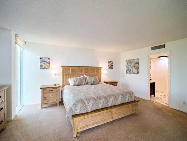 5550 N Ocean Drive 9D, Singer Island, FL 33404