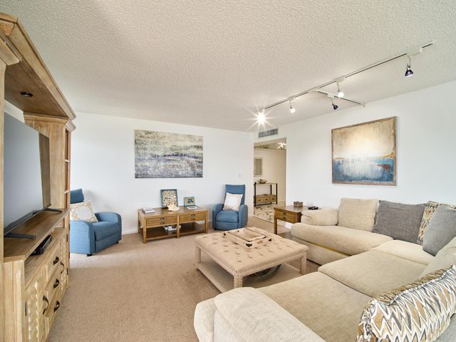 5550 N Ocean Drive 9D, Singer Island, FL 33404