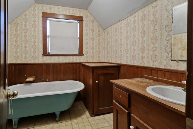 401 W Maple Street, Whitewright, TX 75491