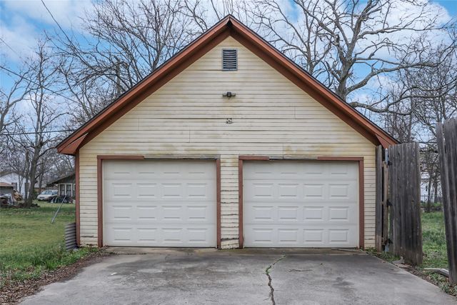 401 W Maple Street, Whitewright, TX 75491