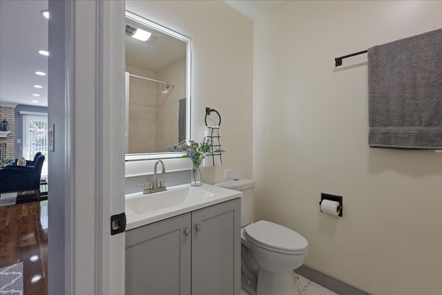 2306 Dove Street, Rolling Meadows, IL 60008