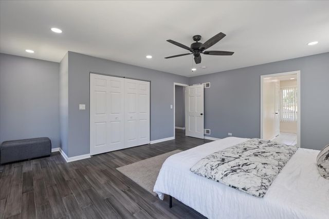 2306 Dove Street, Rolling Meadows, IL 60008