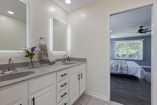 2306 Dove Street, Rolling Meadows, IL 60008