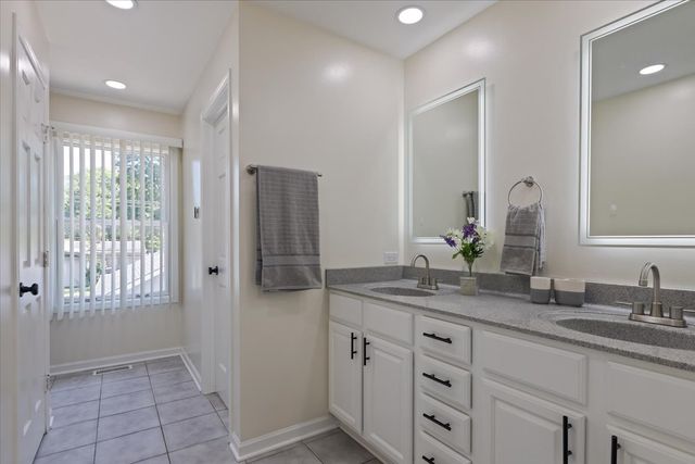 2306 Dove Street, Rolling Meadows, IL 60008