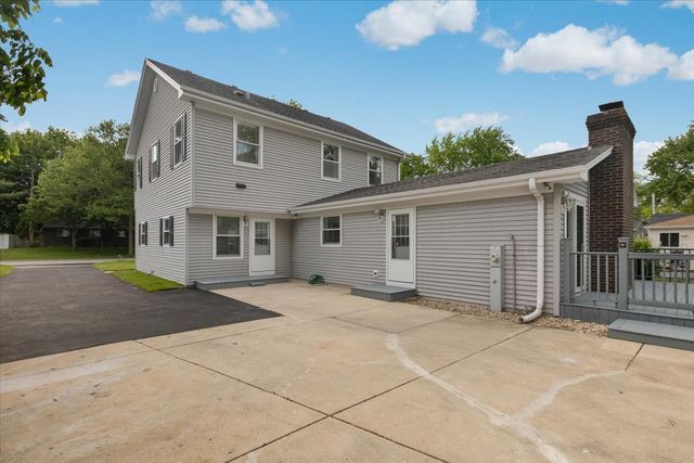2306 Dove Street, Rolling Meadows, IL 60008