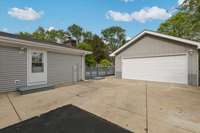 2306 Dove Street, Rolling Meadows, IL 60008