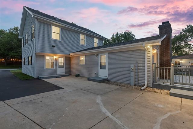 2306 Dove Street, Rolling Meadows, IL 60008